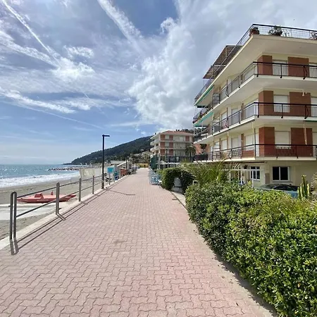 Appartemento Sul Lungomare By Tempovacanza Apartment *