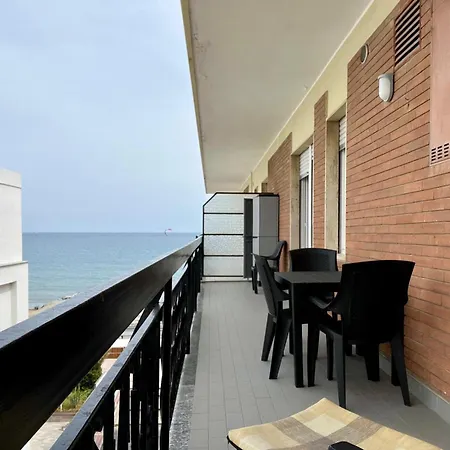 Appartemento Sul Lungomare By Tempovacanza Marina dʼAndora